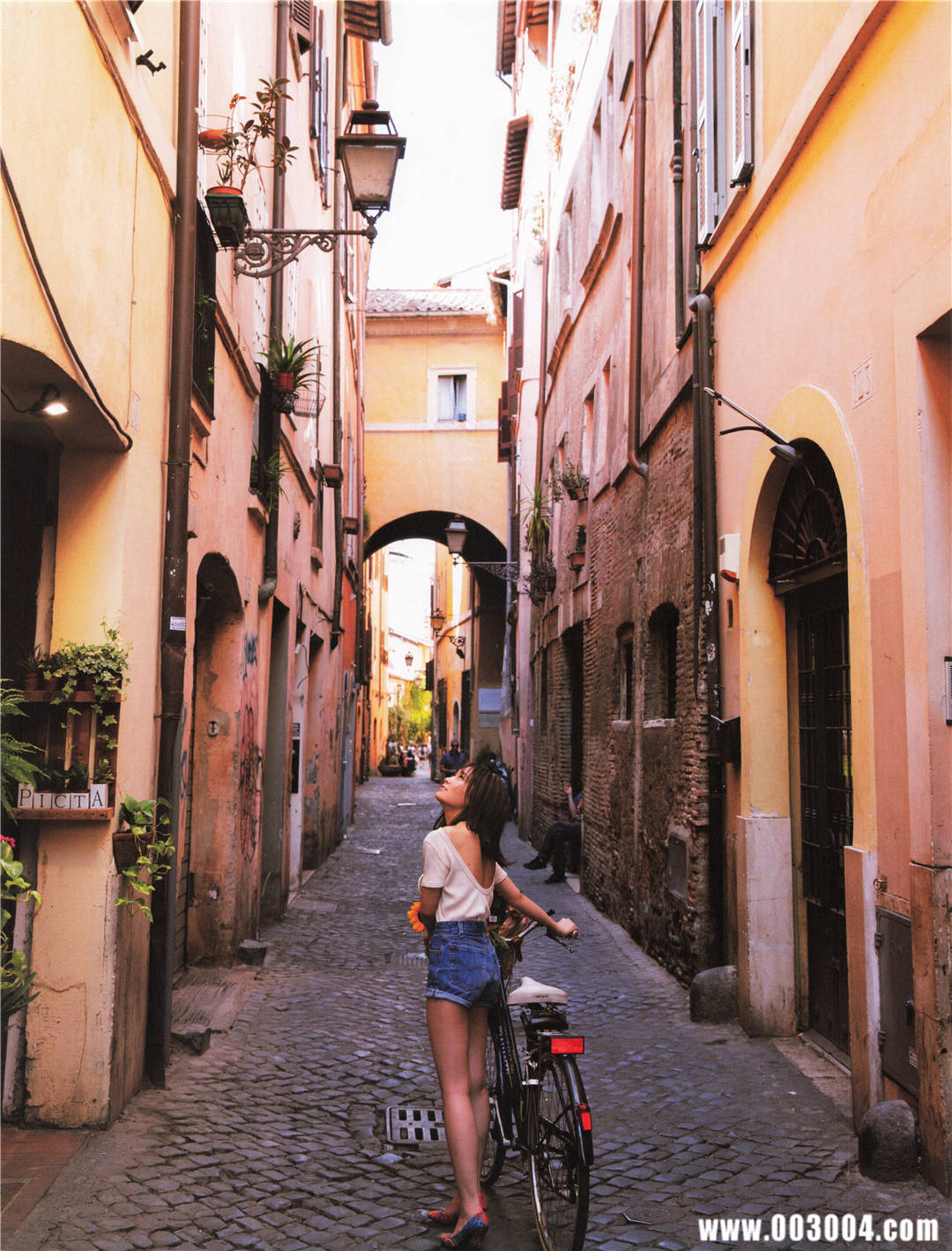 “性感”到了牙齿 | 秋元真夏2nd写真集《しあわせにしたい》