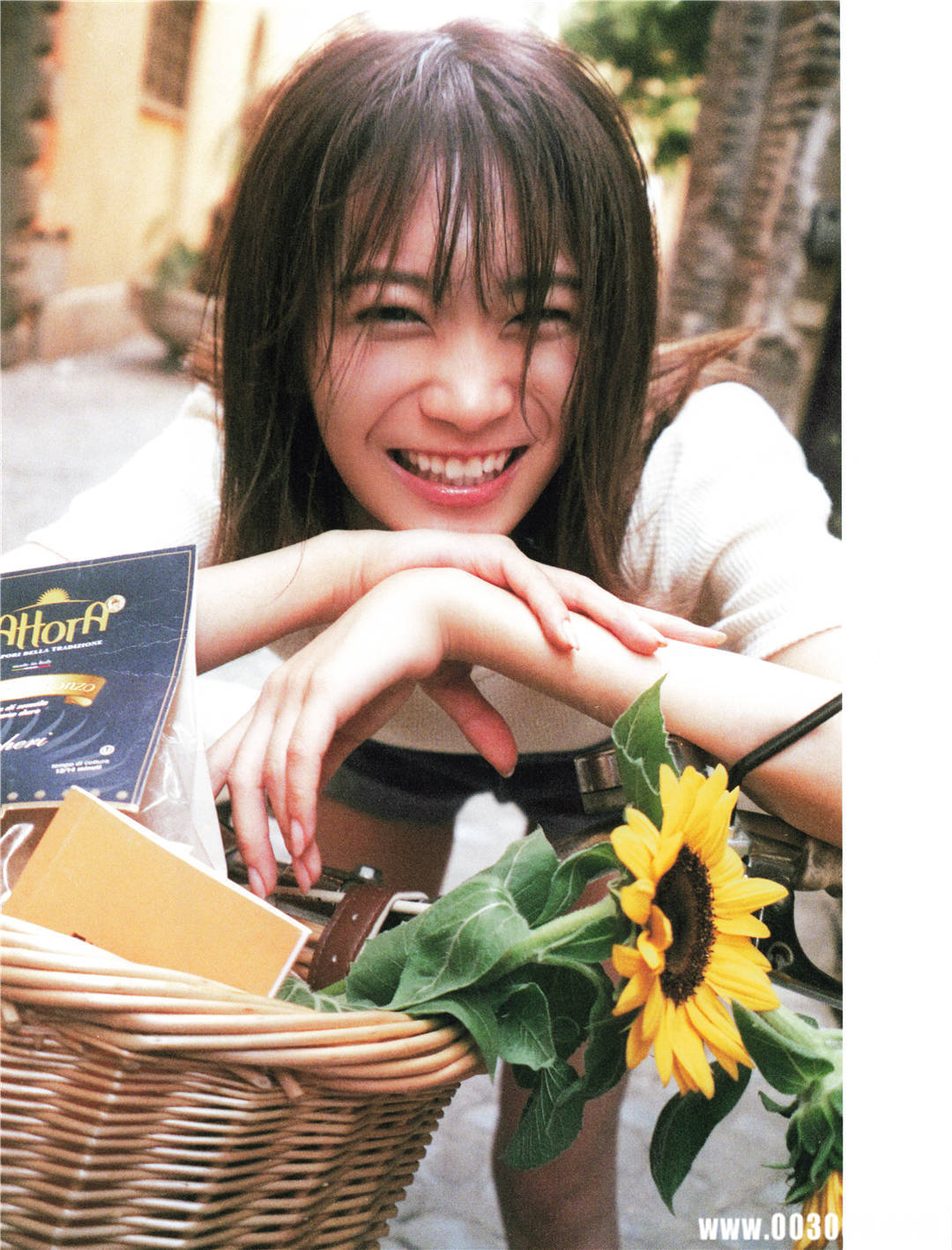 “性感”到了牙齿 | 秋元真夏2nd写真集《しあわせにしたい》