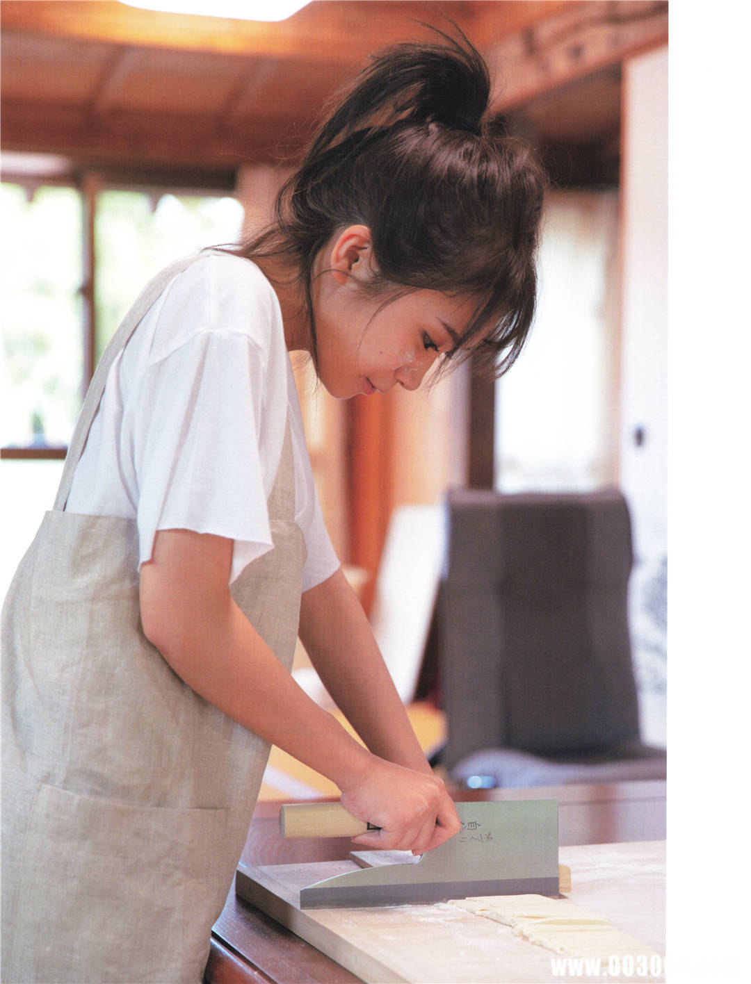 “性感”到了牙齿 | 秋元真夏2nd写真集《しあわせにしたい》