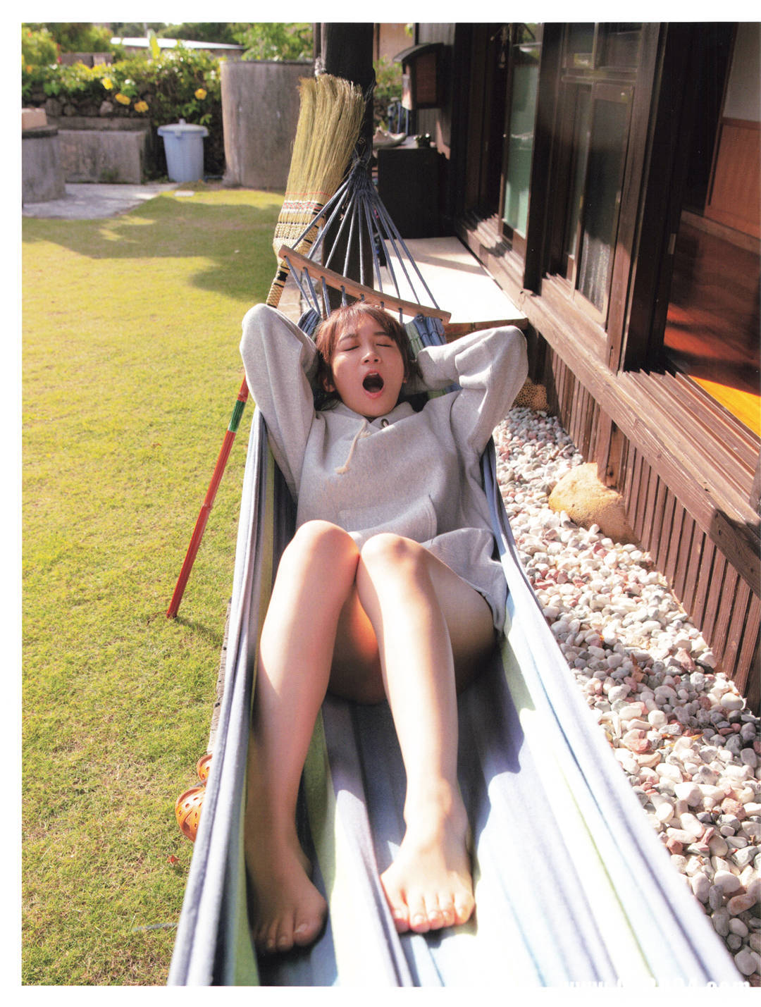 “性感”到了牙齿 | 秋元真夏2nd写真集《しあわせにしたい》