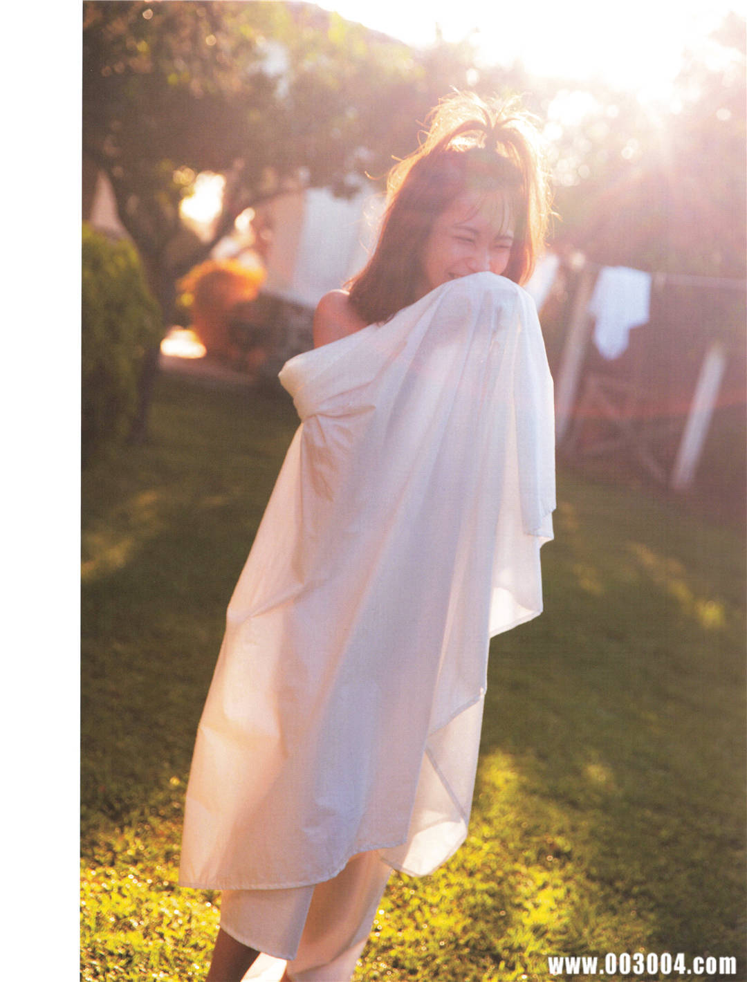 “性感”到了牙齿 | 秋元真夏2nd写真集《しあわせにしたい》