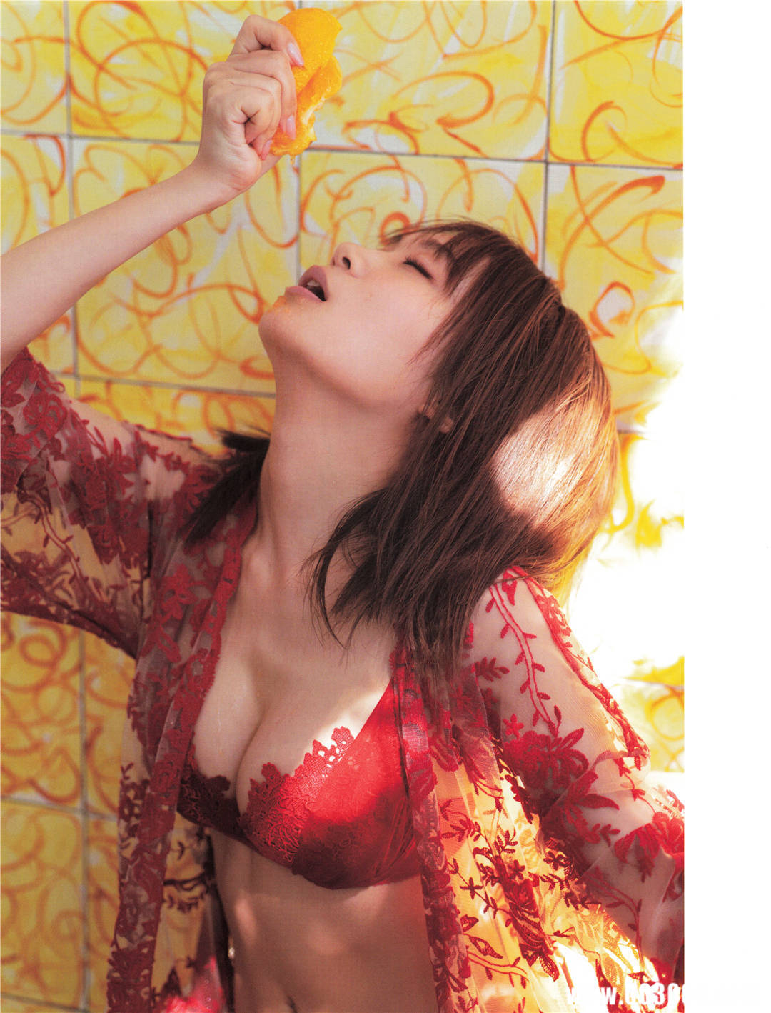 “性感”到了牙齿 | 秋元真夏2nd写真集《しあわせにしたい》