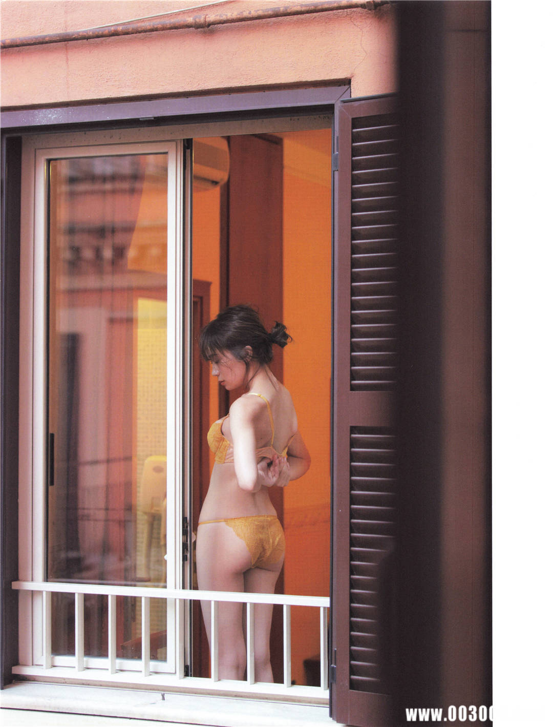 “性感”到了牙齿 | 秋元真夏2nd写真集《しあわせにしたい》