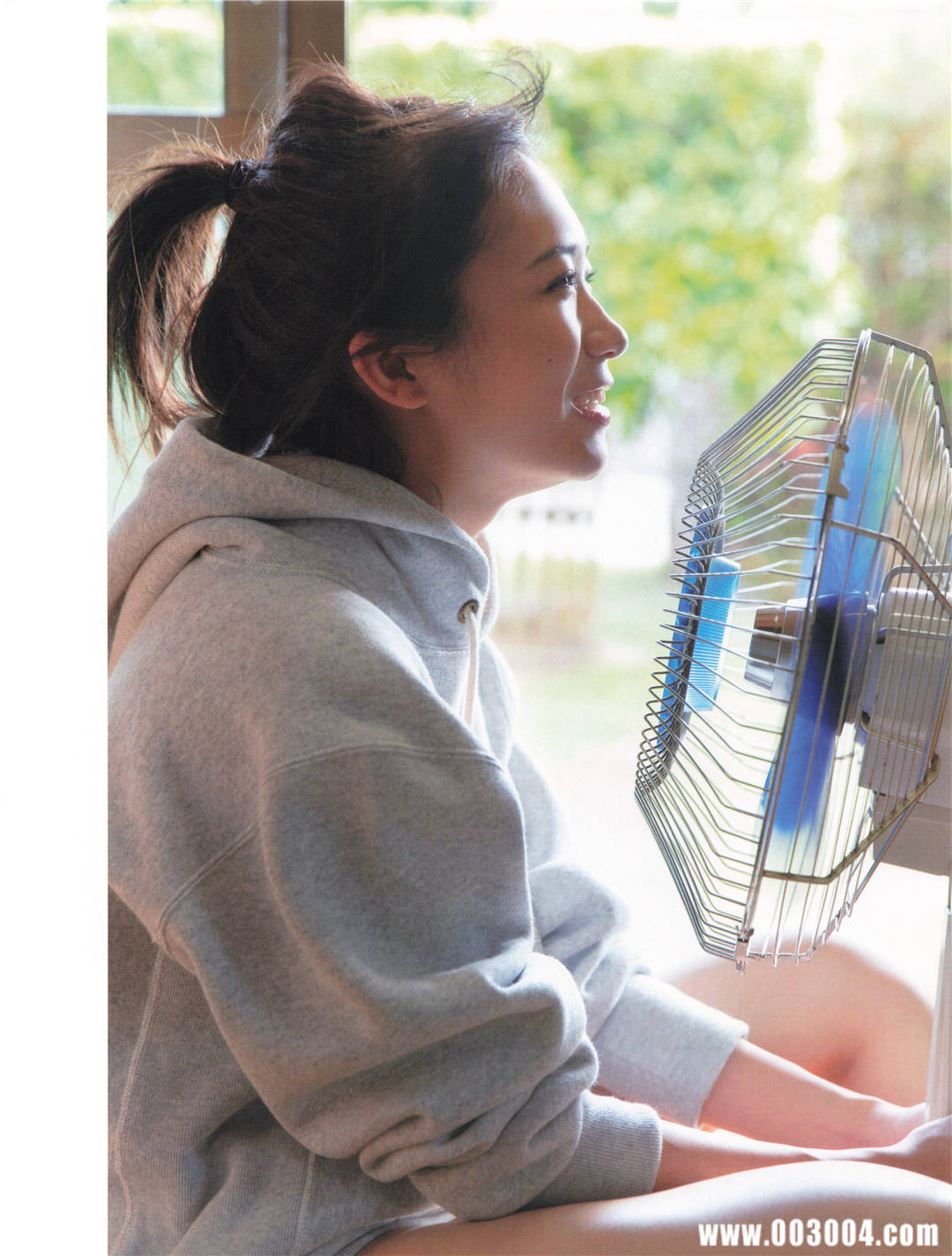 “性感”到了牙齿 | 秋元真夏2nd写真集《しあわせにしたい》