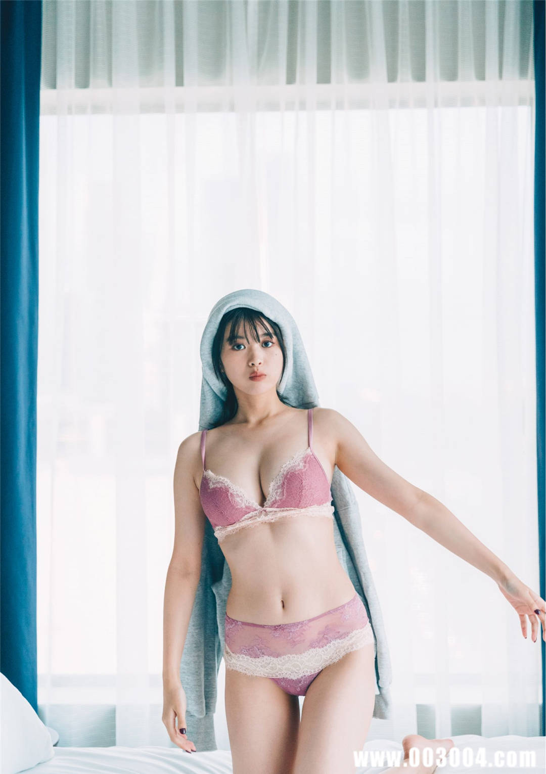 马场富美加首部旅行书《马场ふみか ばばたび》：沉浸在树熊的拥抱中！