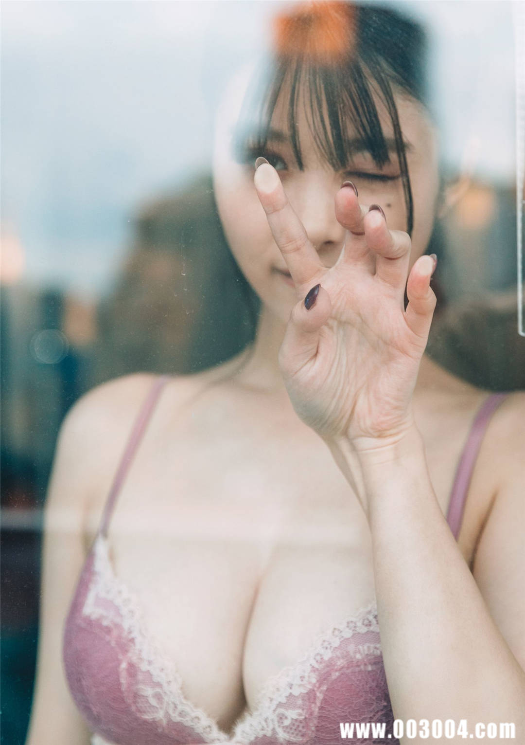 马场富美加首部旅行书《马场ふみか ばばたび》：沉浸在树熊的拥抱中！