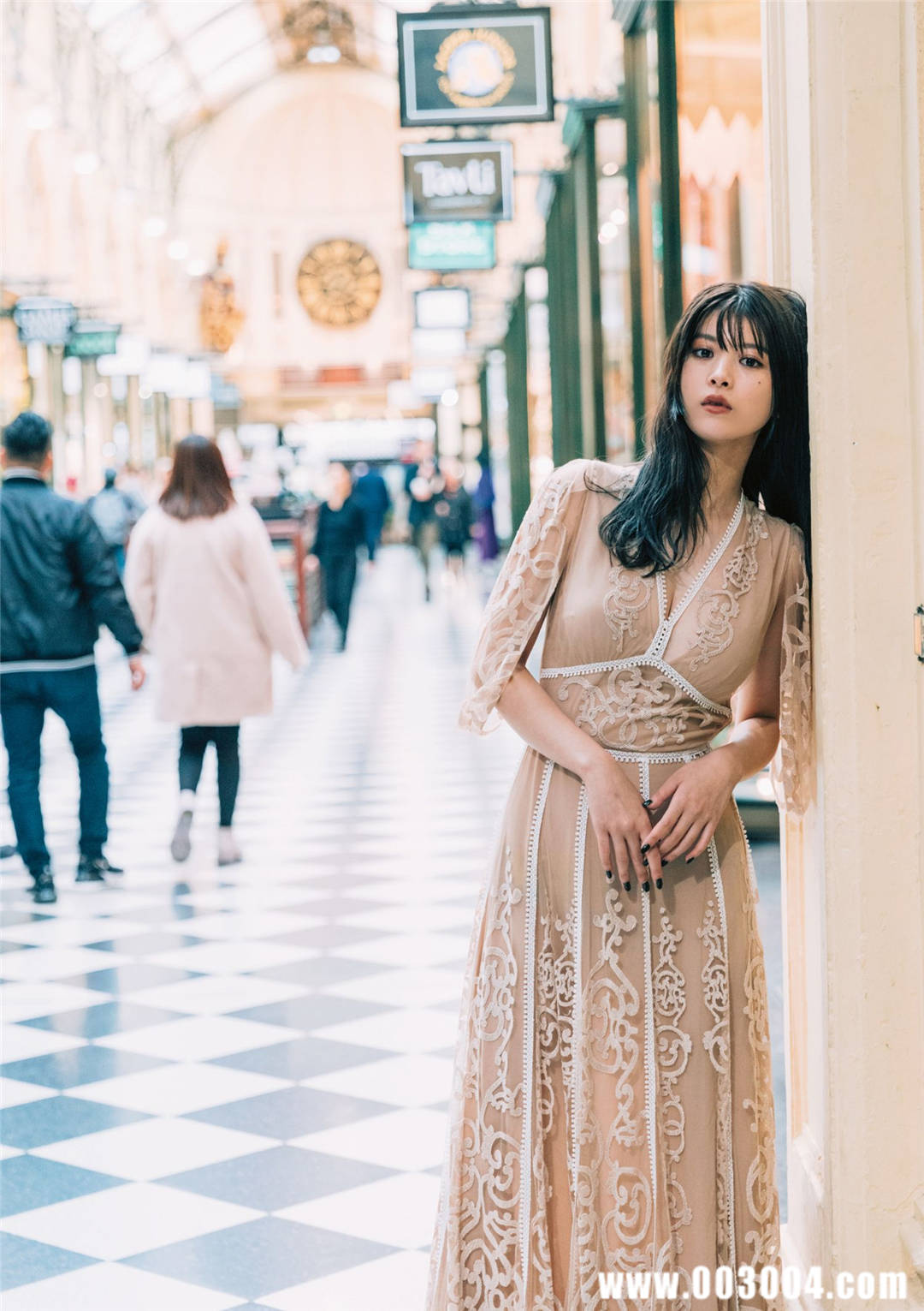 马场富美加首部旅行书《马场ふみか ばばたび》：沉浸在树熊的拥抱中！