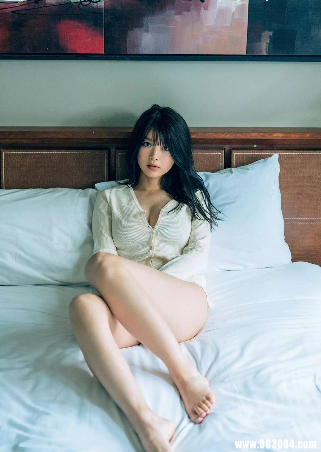 马场富美加首部旅行书《马场ふみか ばばたび》：沉浸在树熊的拥抱中！