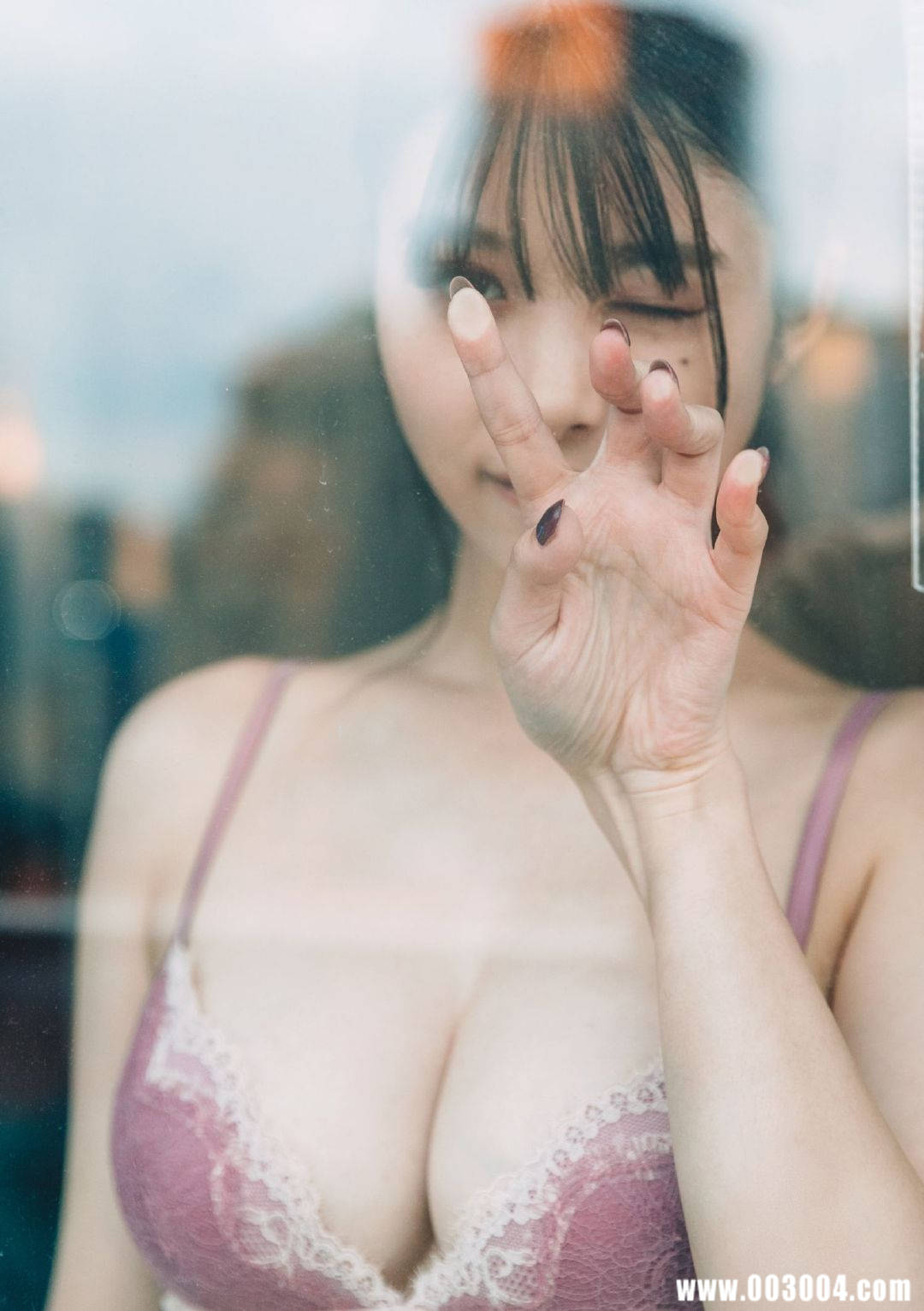 马场富美加首部旅行书《马场ふみか ばばたび》：沉浸在树熊的拥抱中！