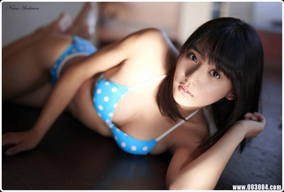 浅川梨奈写真集《スペシャルコンテンツ 目が合ったらもう離れられない》高清全本