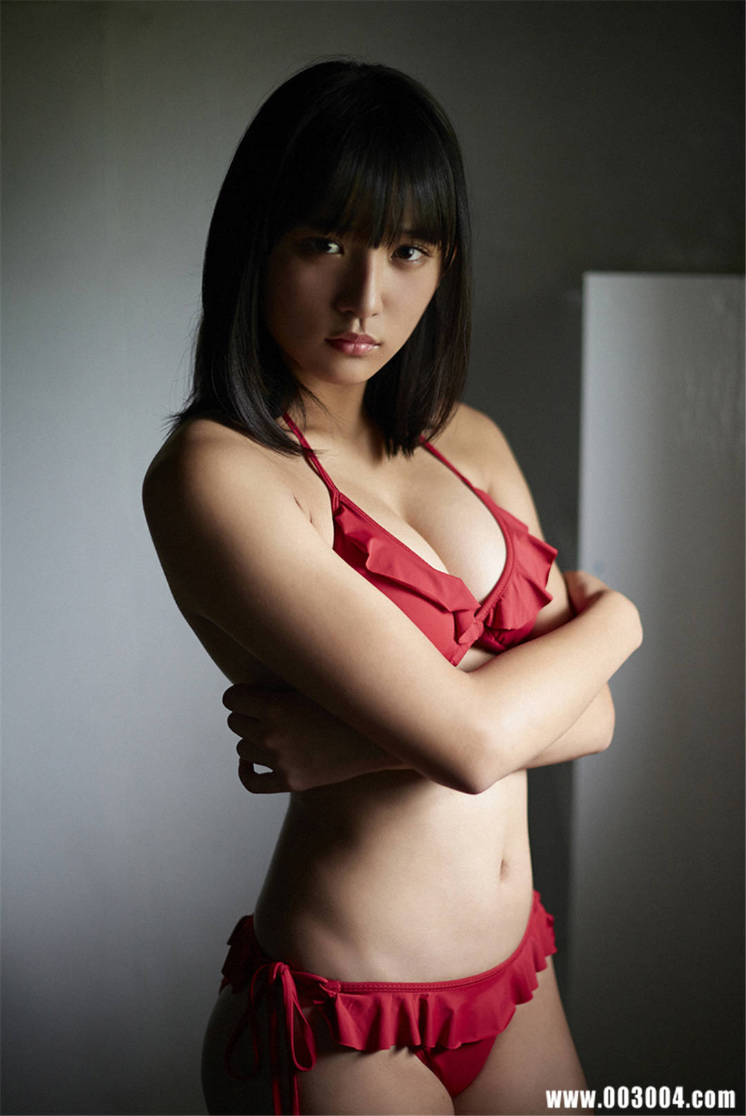 浅川梨奈写真集《スペシャルコンテンツ 目が合ったらもう離れられない》高清全本