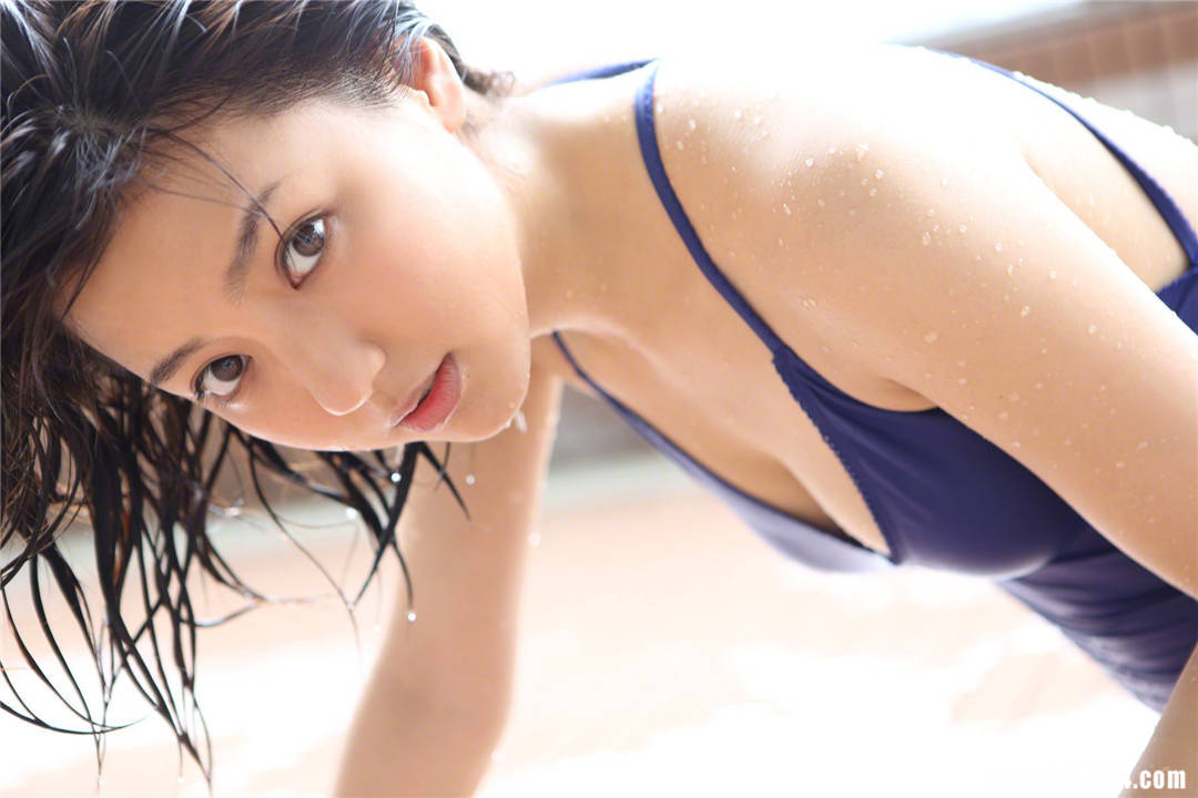 真野惠里菜写真集《NO.131 Erina Mano》