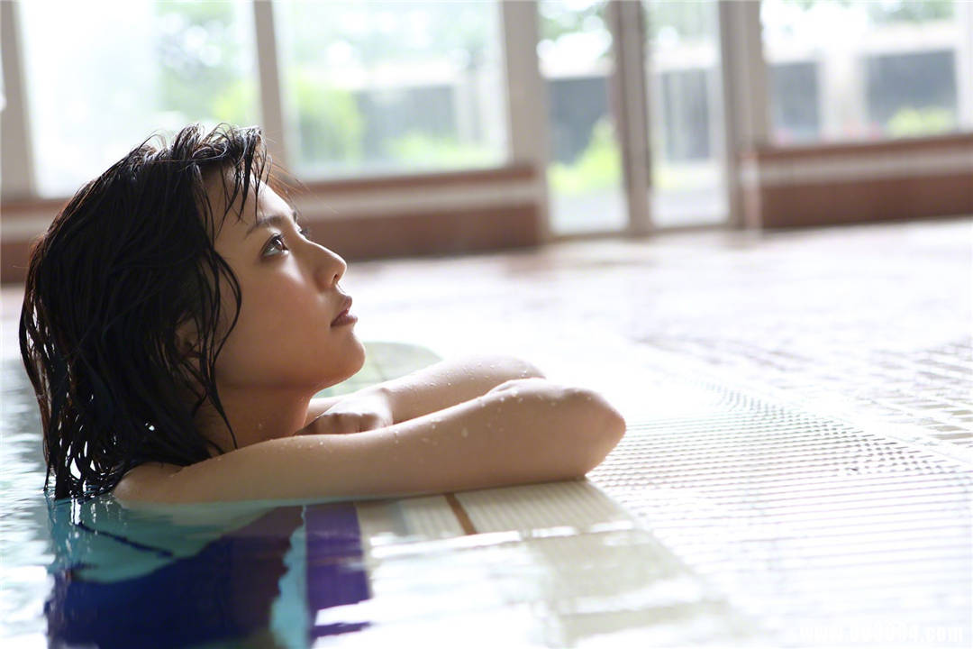 真野惠里菜写真集《NO.131 Erina Mano》