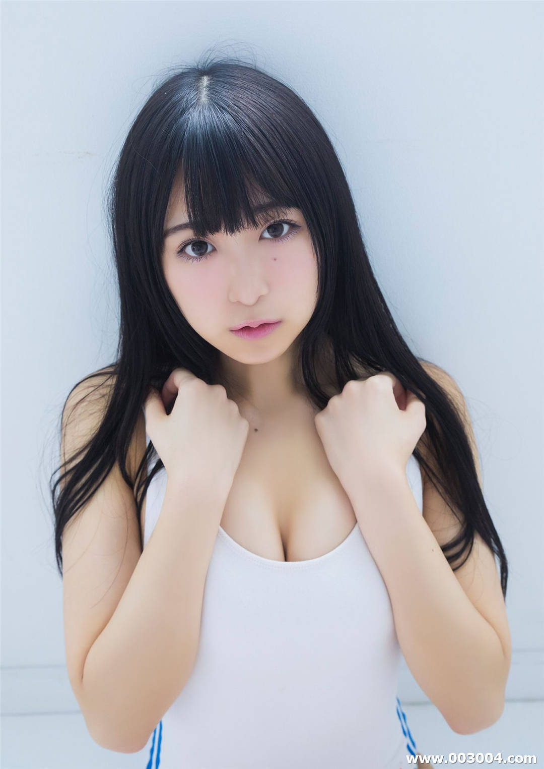 真岛なおみ写真集《不思議な少女の秘密の花園》高清全本