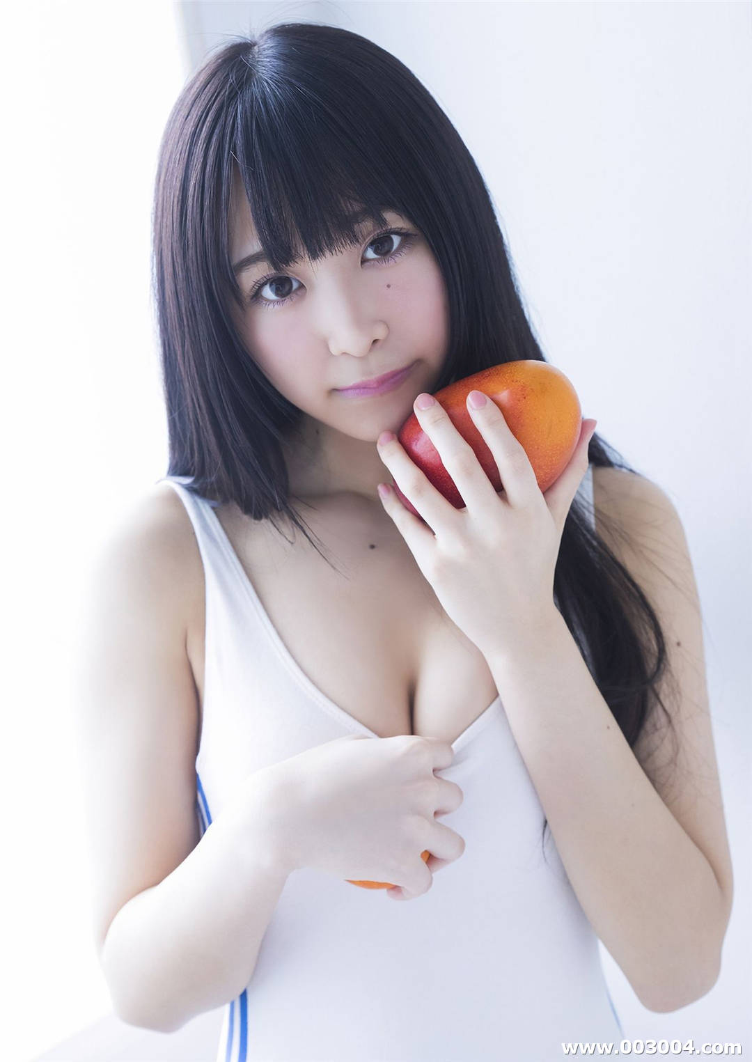 真岛なおみ写真集《不思議な少女の秘密の花園》高清全本