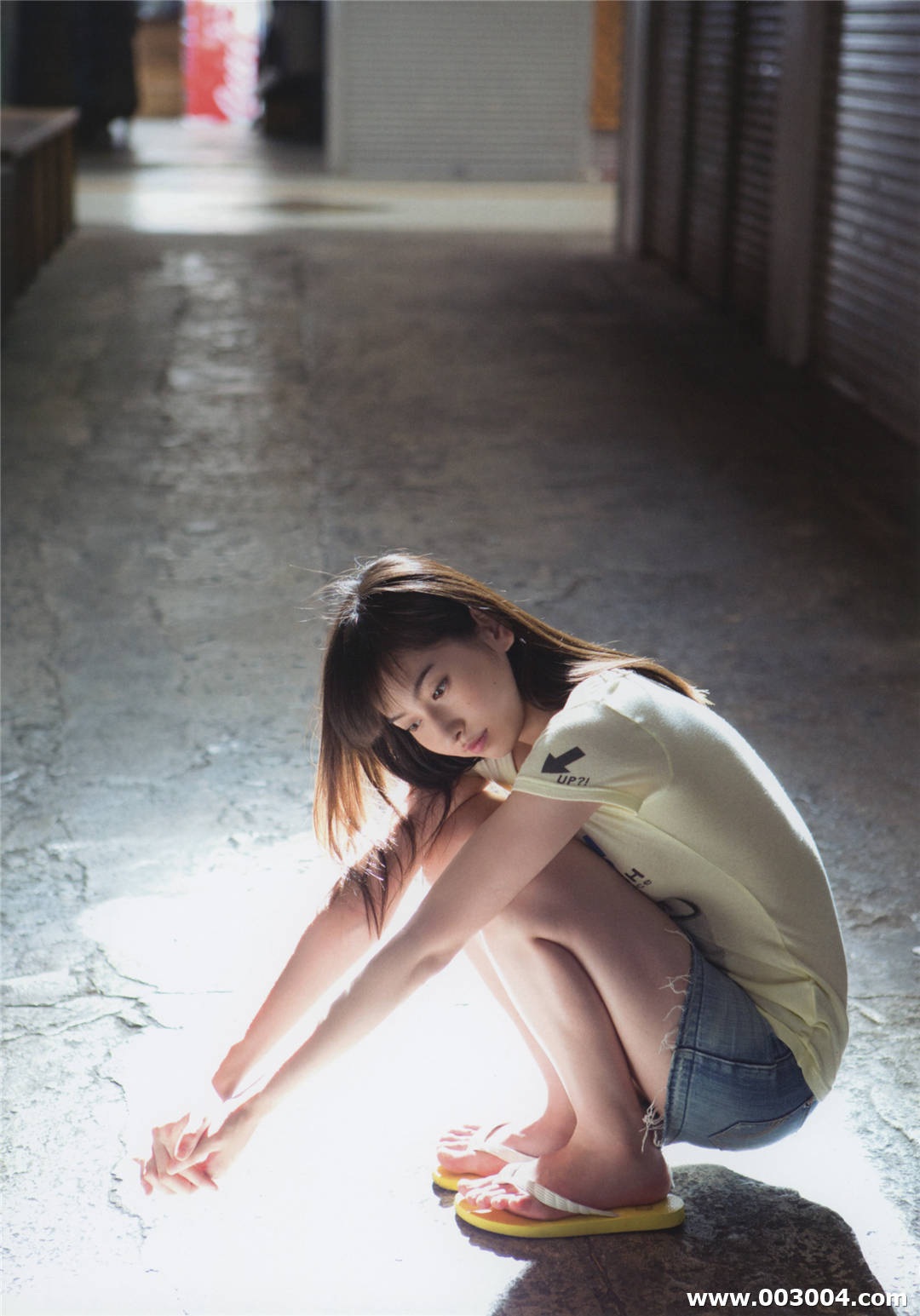 17岁初绽放 | 植村朱莉写真集《AKARI》