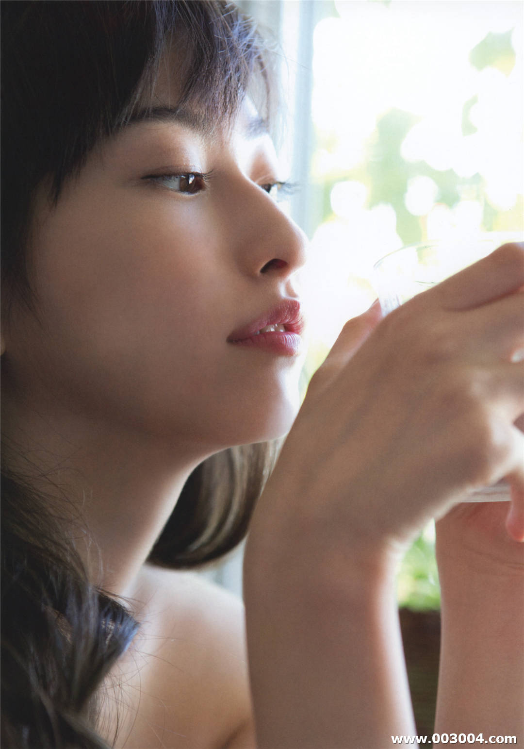 17岁初绽放 | 植村朱莉写真集《AKARI》