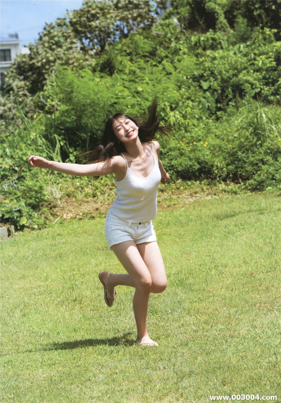 17岁初绽放 | 植村朱莉写真集《AKARI》