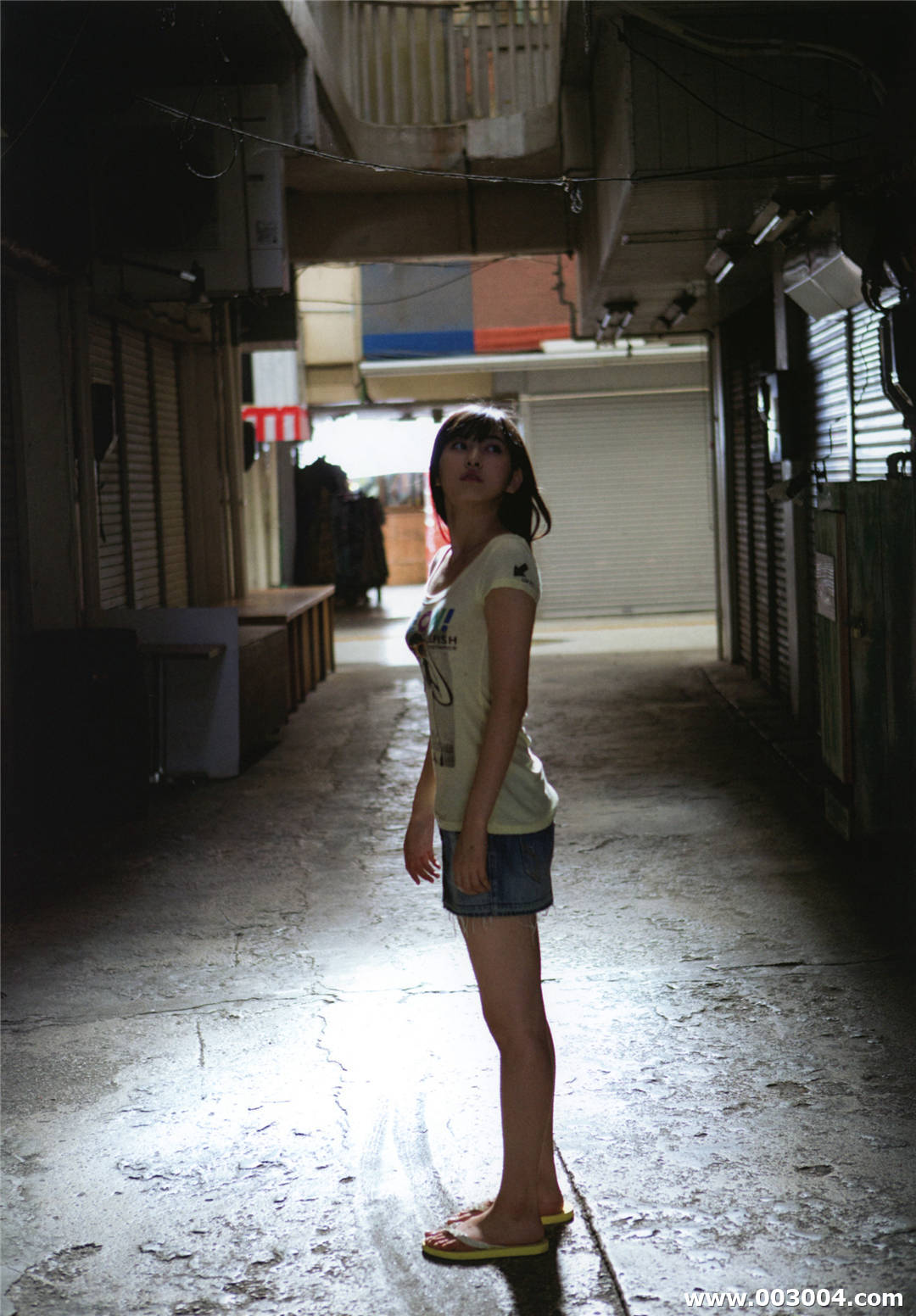 17岁初绽放 | 植村朱莉写真集《AKARI》