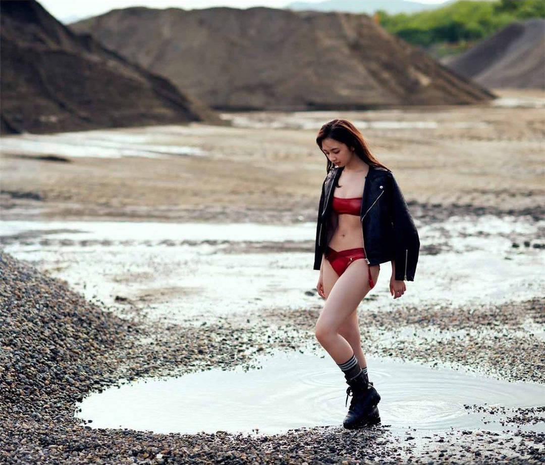 小宫有纱写真集《Solo squadron show!!! ひとり戦隊ショー！！！》高清全本