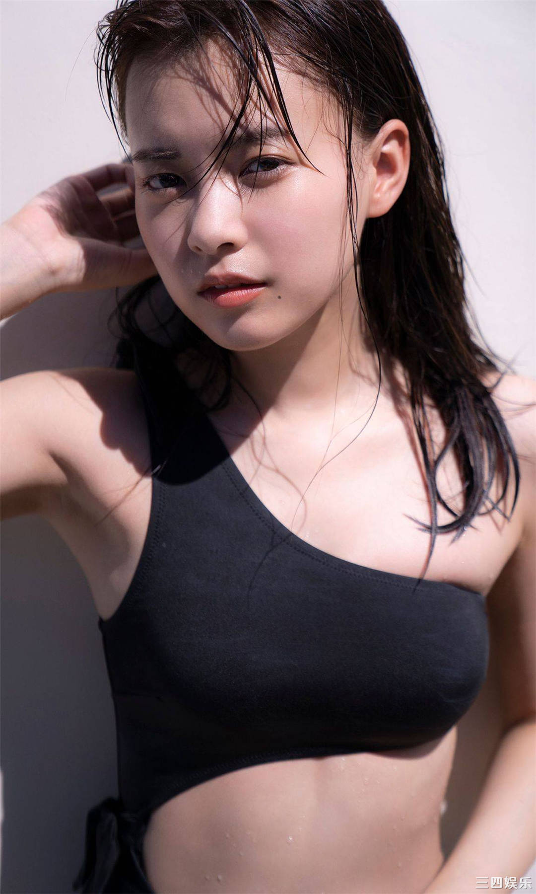 新条由芽写真集《Goodbye over the summer サヨナラは夏の向こう》高清全本