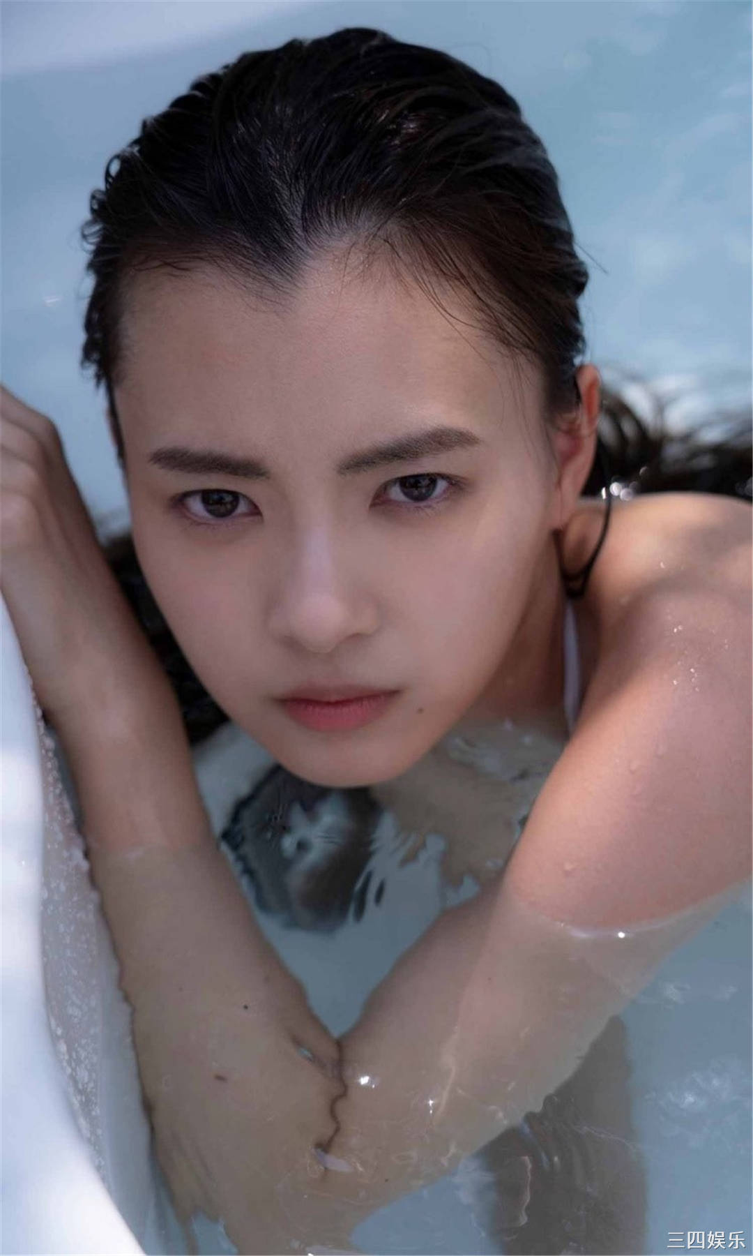 新条由芽写真集《Prism》高清全本