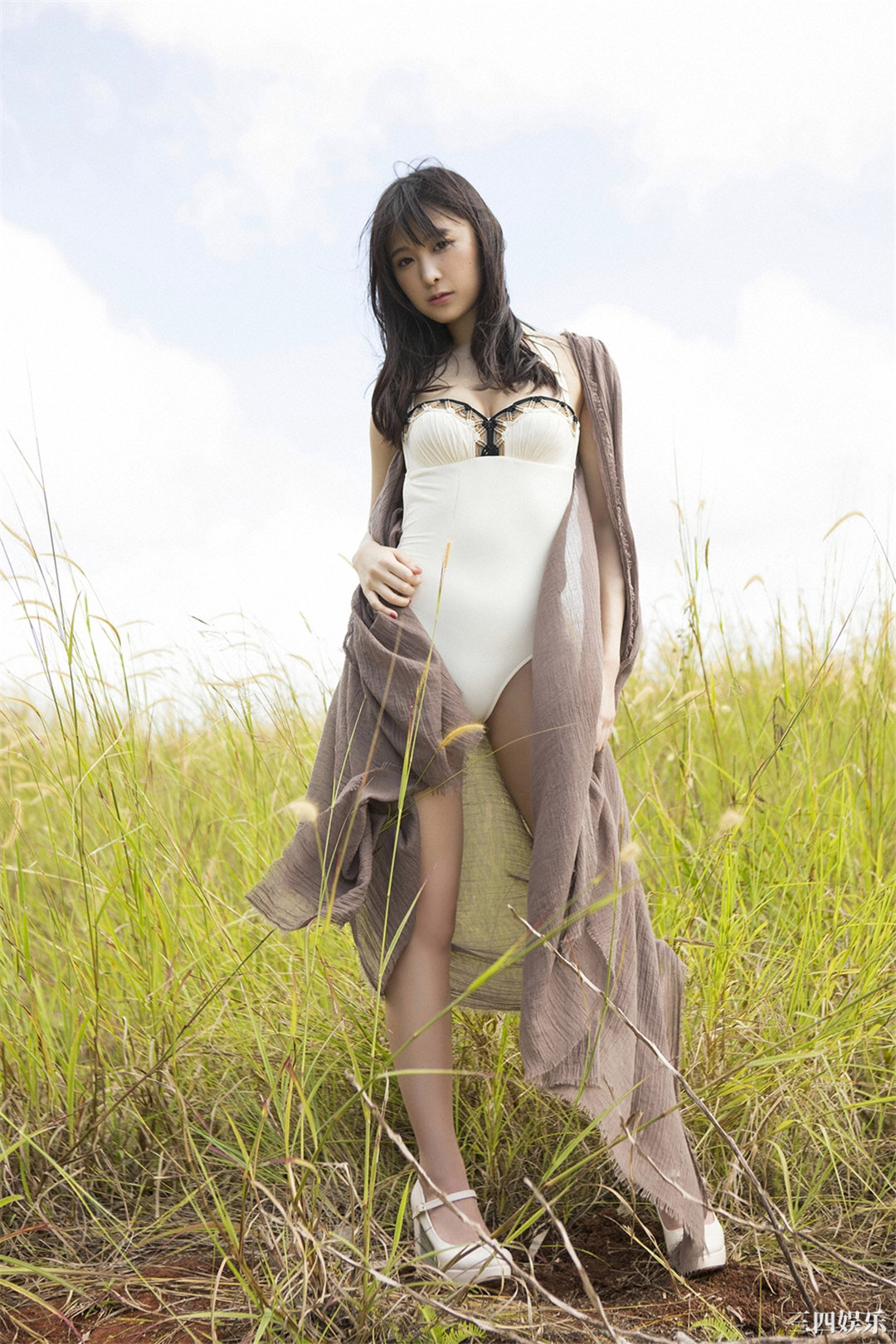 真岛なおみ写真集《美ボディSEXY!! ９頭身ドール系女子!!》高清全本