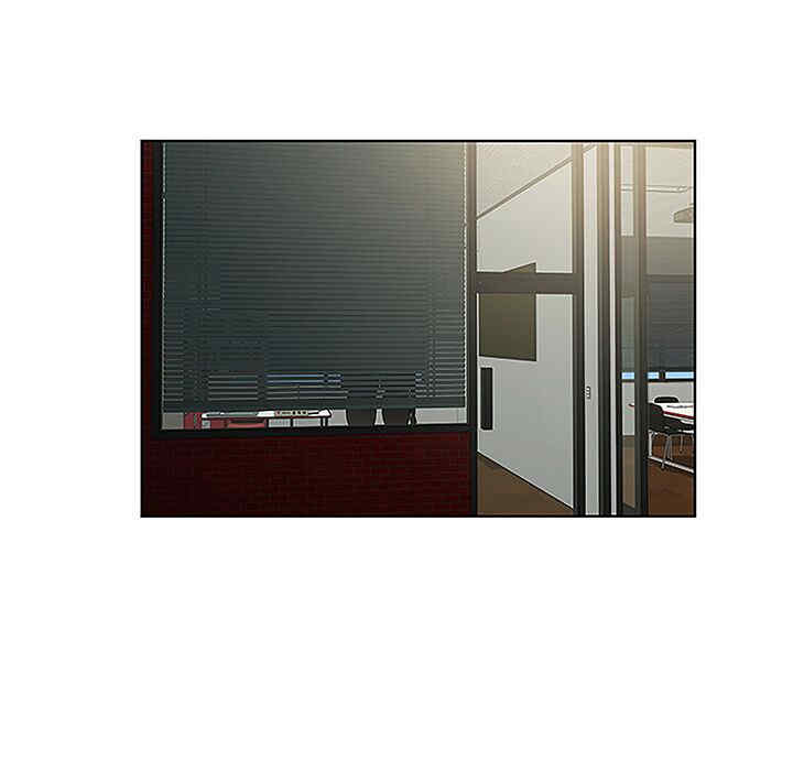 被女神环绕的男人