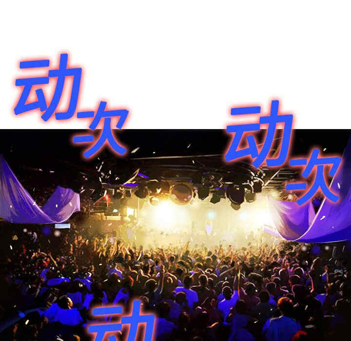 被女神环绕的男人