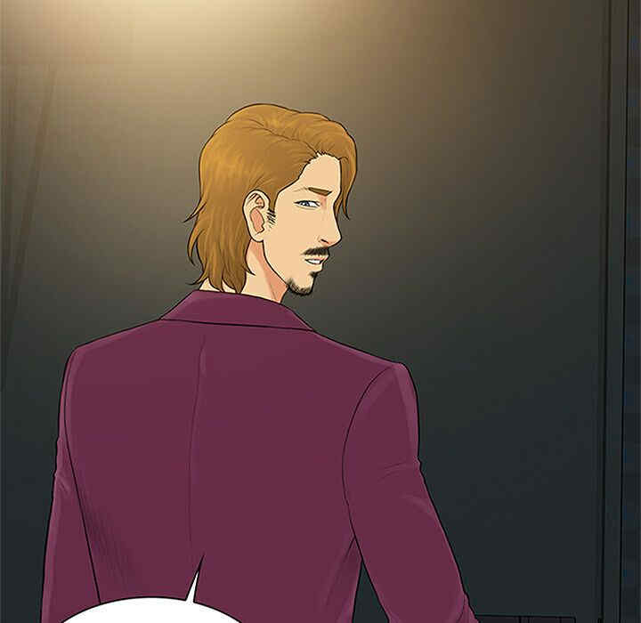 被女神环绕的男人