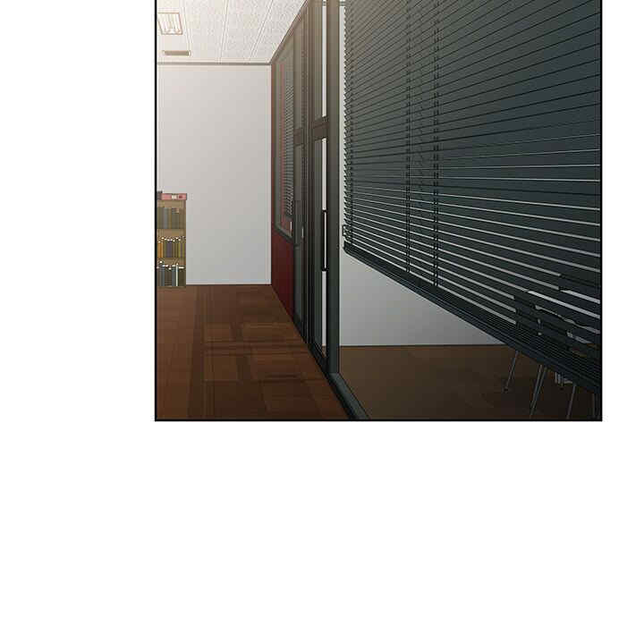 被女神环绕的男人