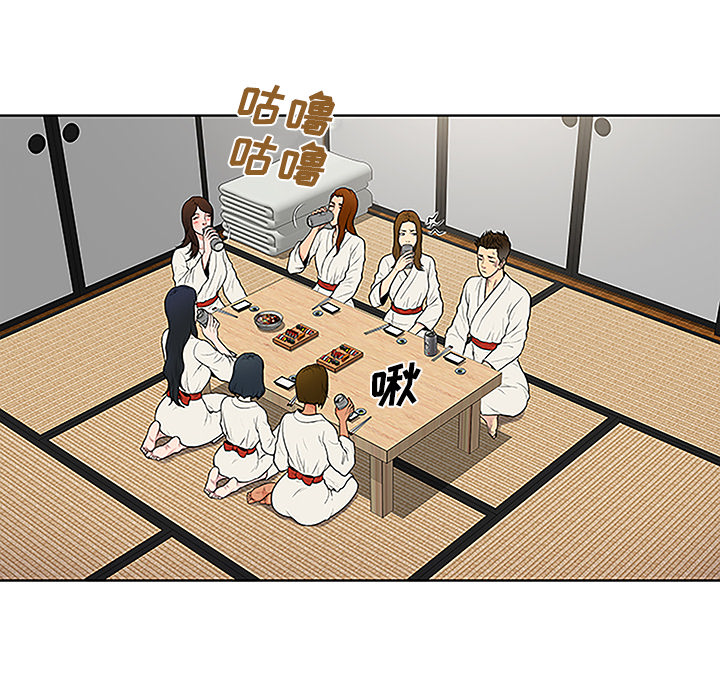 被女神环绕的男人