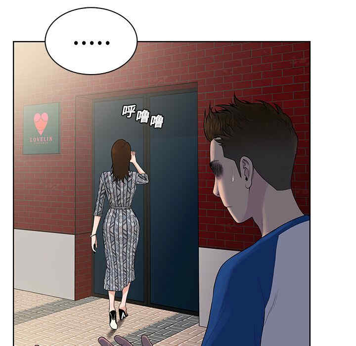 被女神环绕的男人