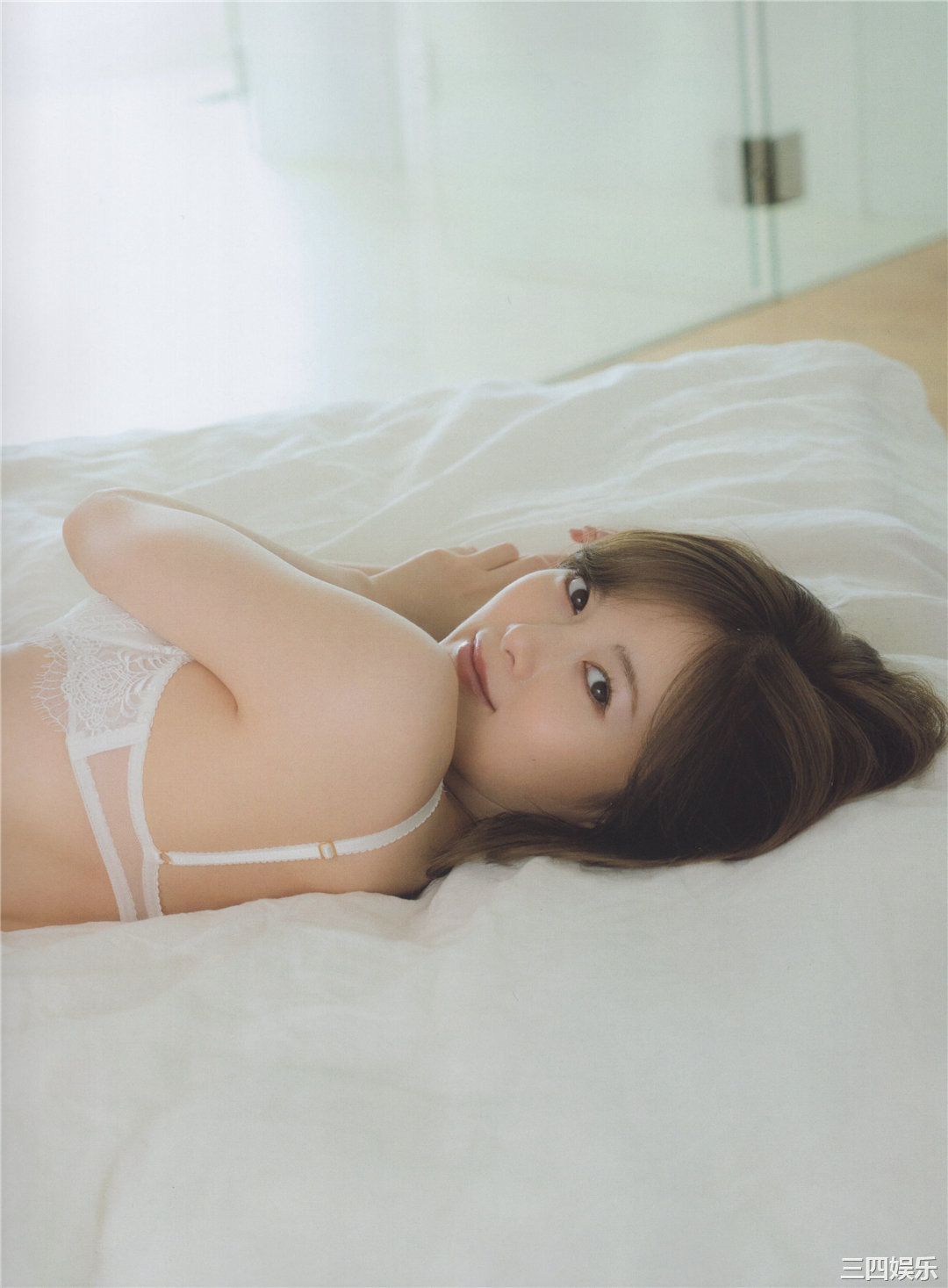 白石麻衣写真集《乃木坂46卒業記念メモリアルマガジン》高清全本