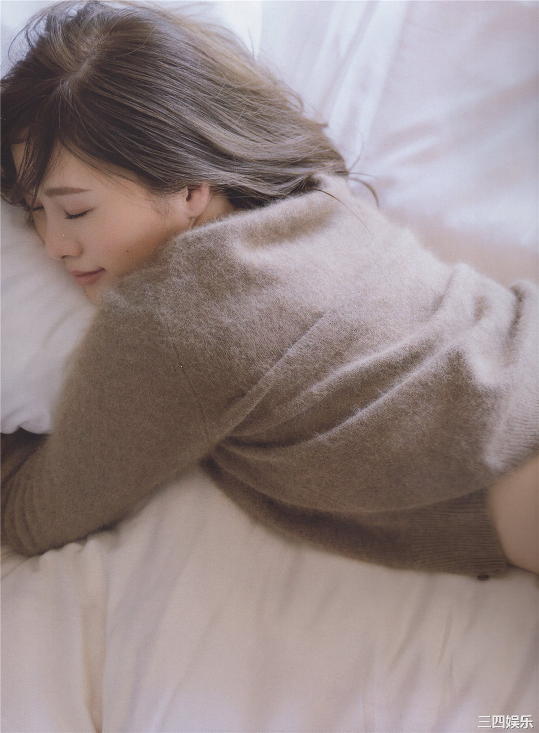 白石麻衣写真集《乃木坂46卒業記念メモリアルマガジン》高清全本