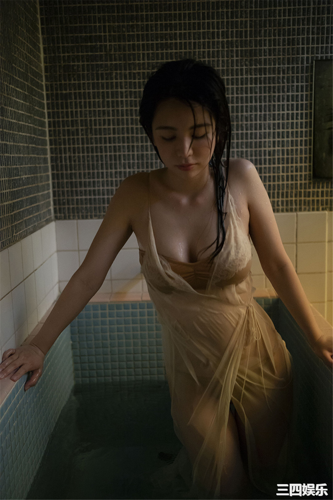 仲村美海写真集《雨の日は君と…》高清全本