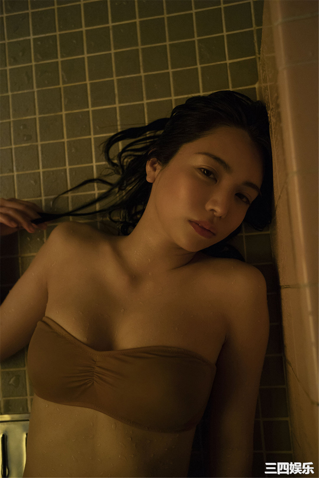 仲村美海写真集《雨の日は君と…》高清全本