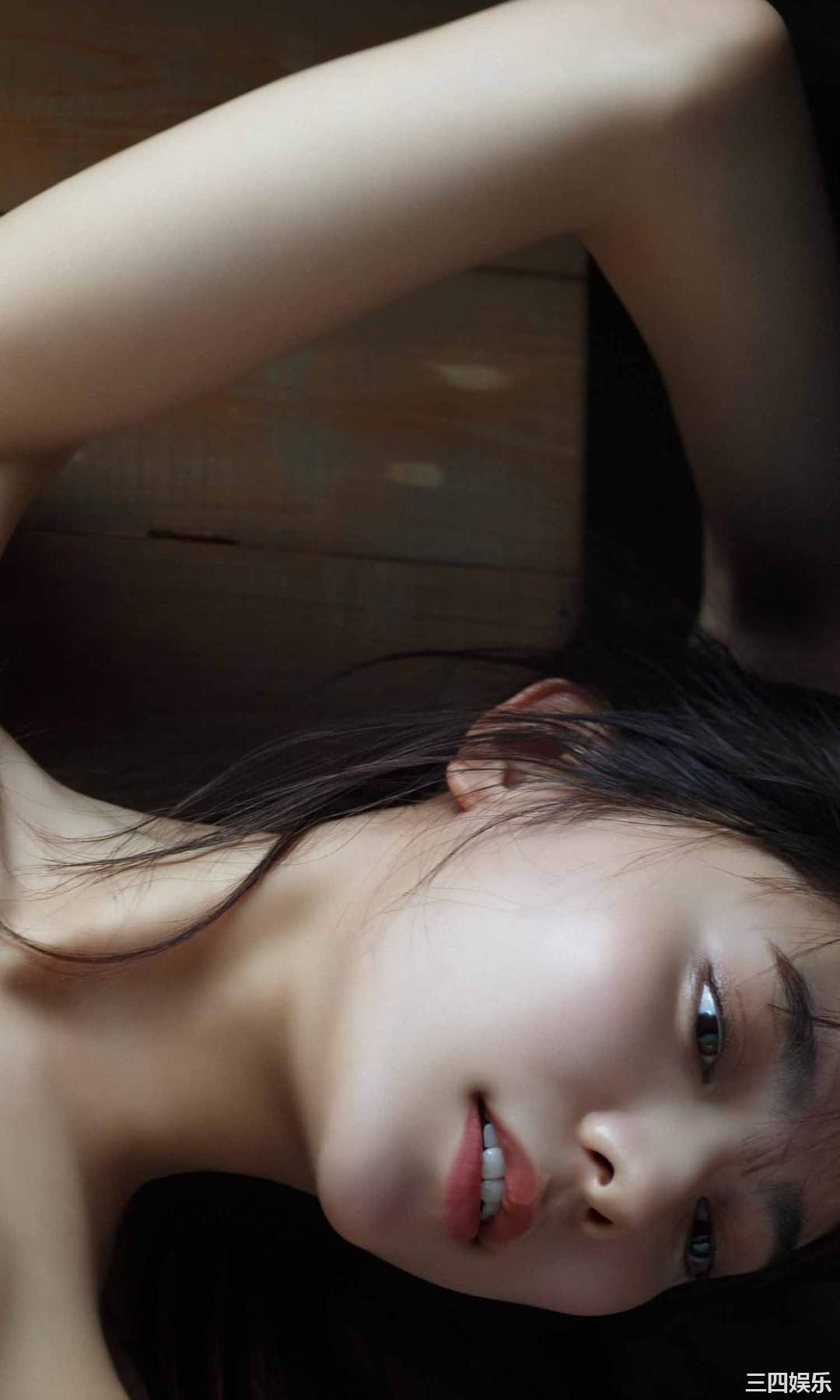 川津明日香写真集《高く、美しく。》普清全本