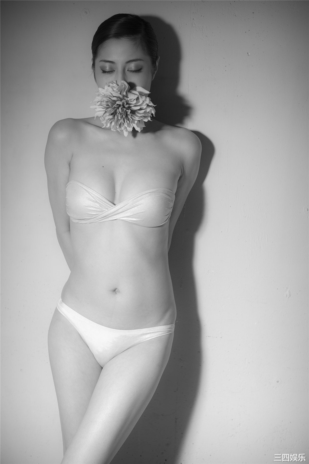 杉本有美写真集《杉本有美×松田忠雄 yumi-mono-chrome》高清全本