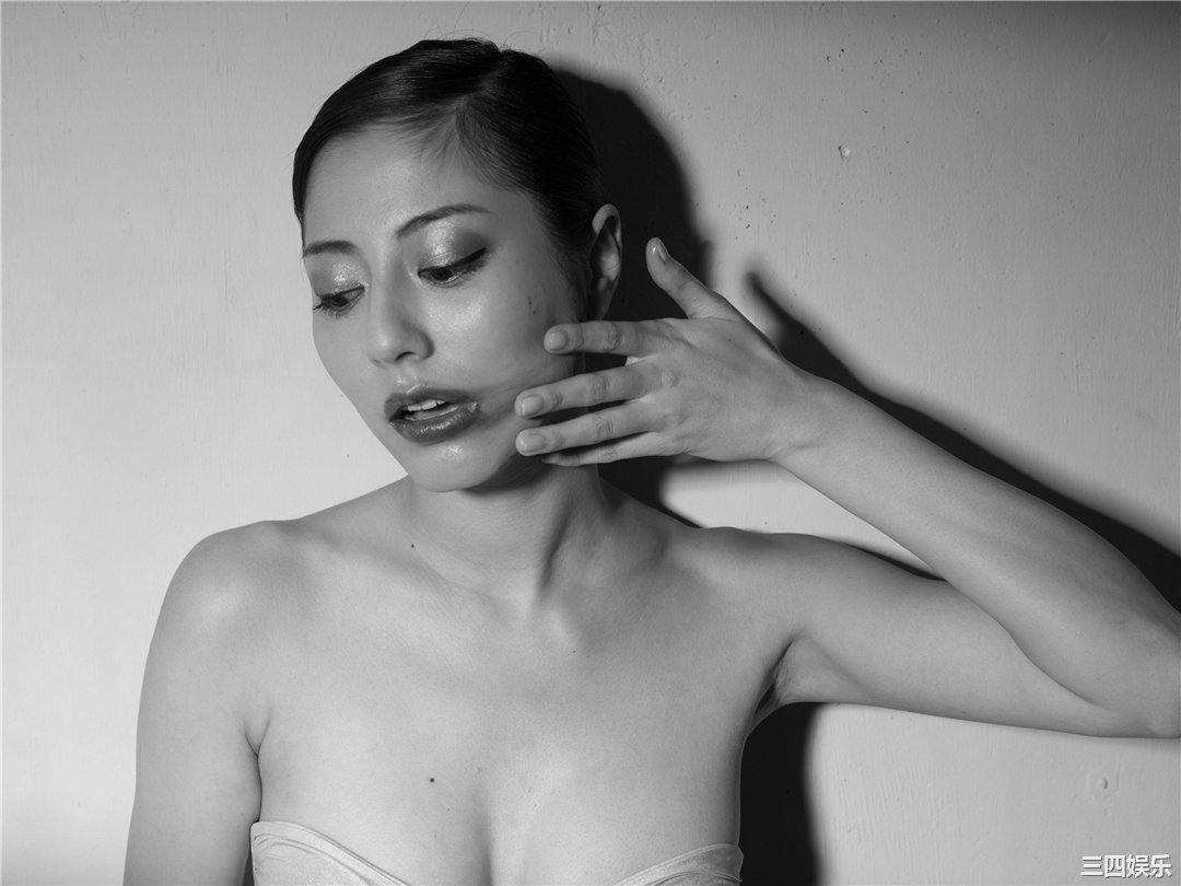 杉本有美写真集《杉本有美×松田忠雄 yumi-mono-chrome》高清全本