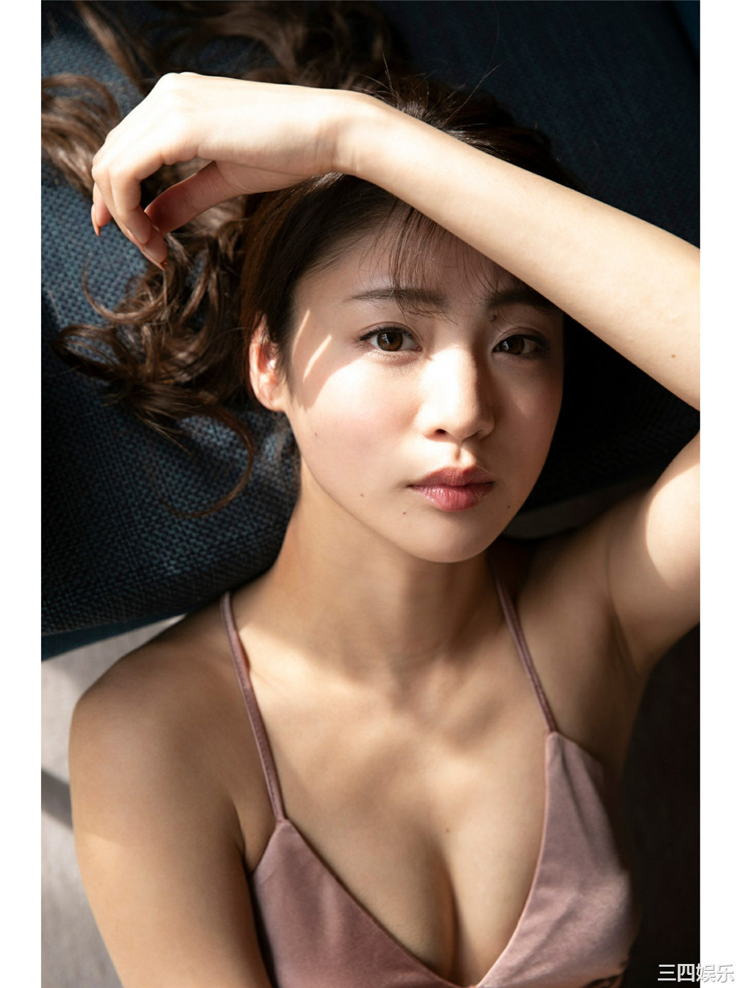 志田友美写真集《アイドルの魂は美脚に宿る》高清全本