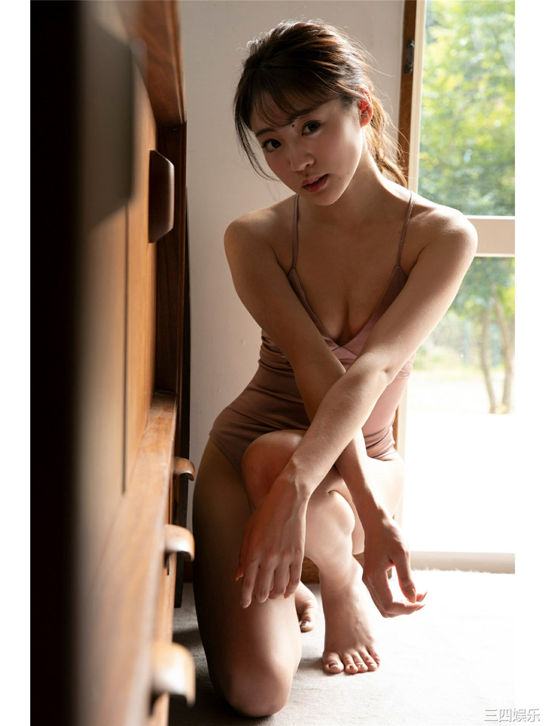 志田友美写真集《アイドルの魂は美脚に宿る》高清全本