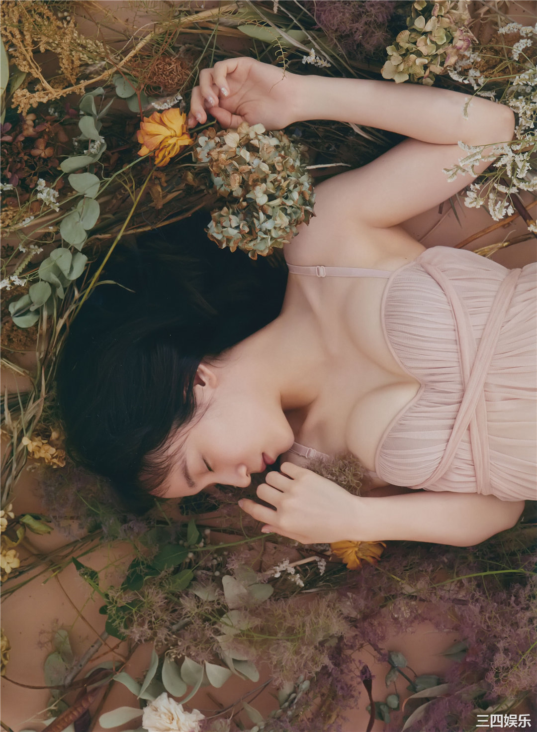 吉冈里帆写真集《里帆採取》高清全本