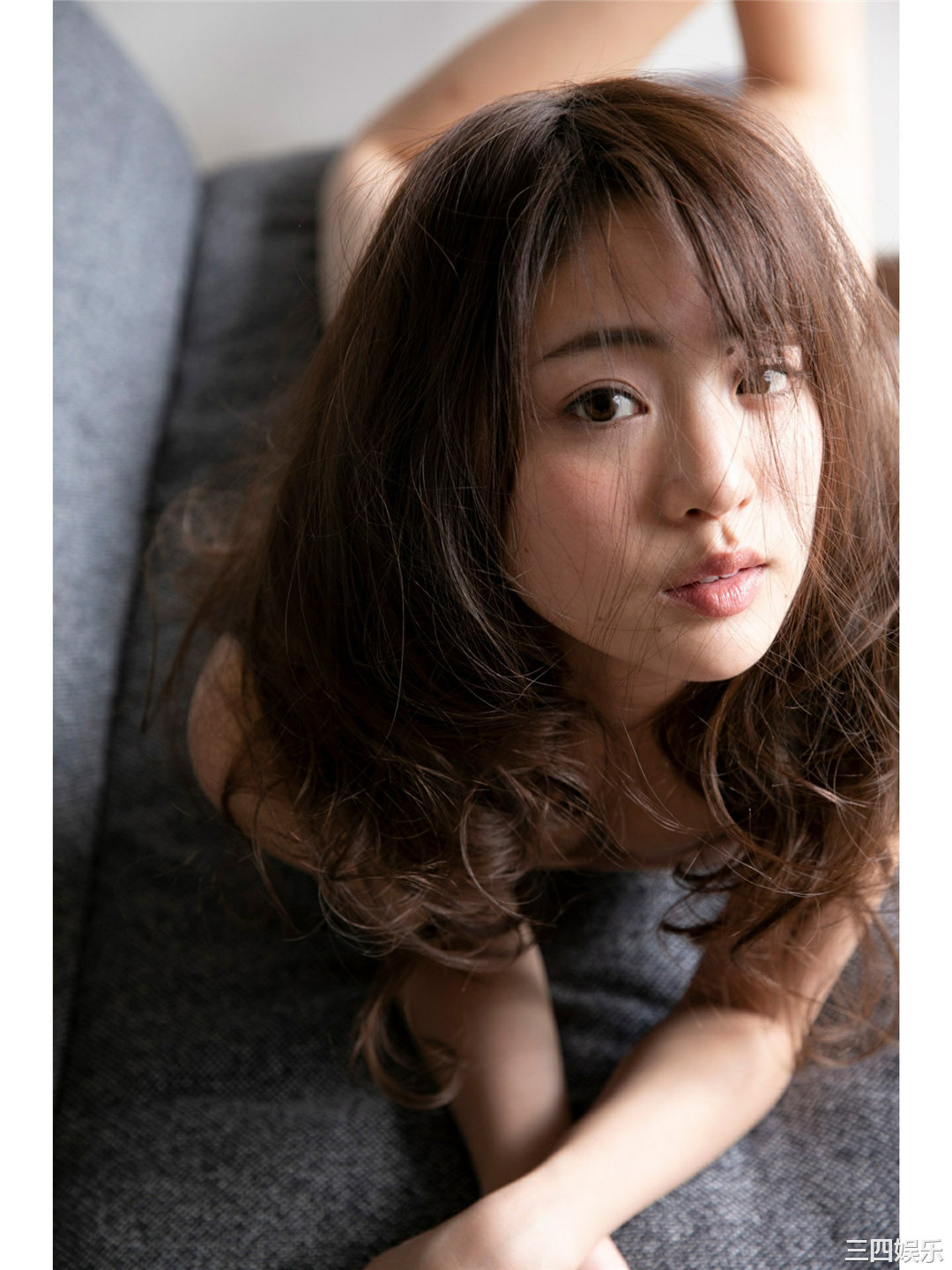 志田友美写真集《アイドルの魂は美脚に宿る》高清全本