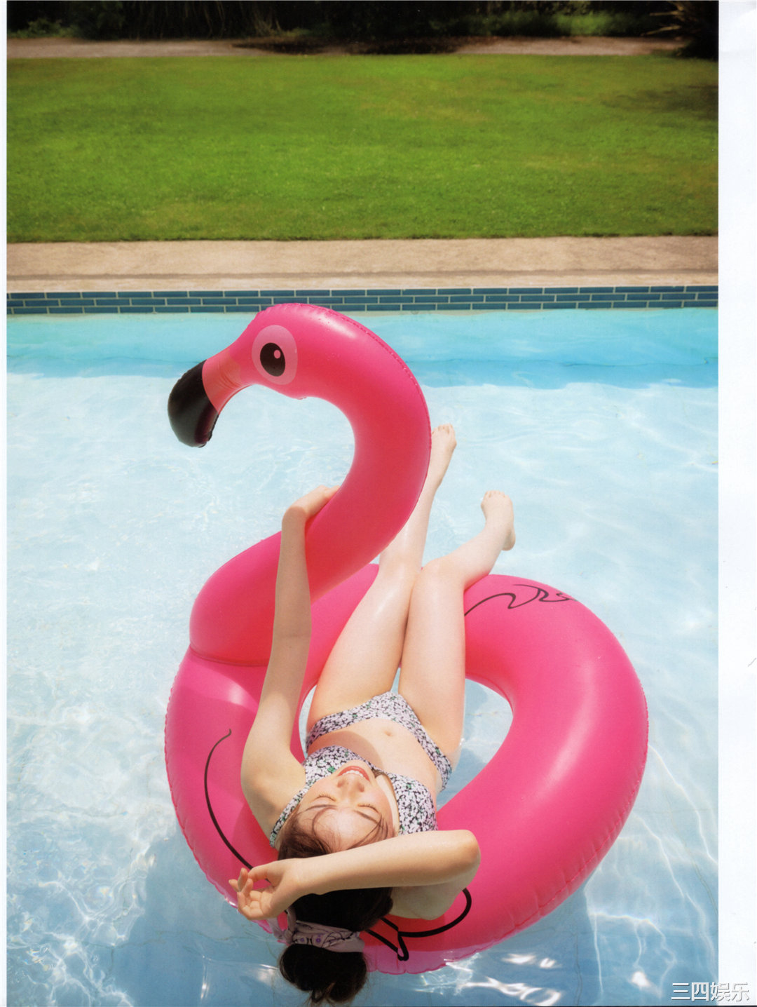 渡边米丽爱1ST写真集《消極的な華やかさ》高清全本