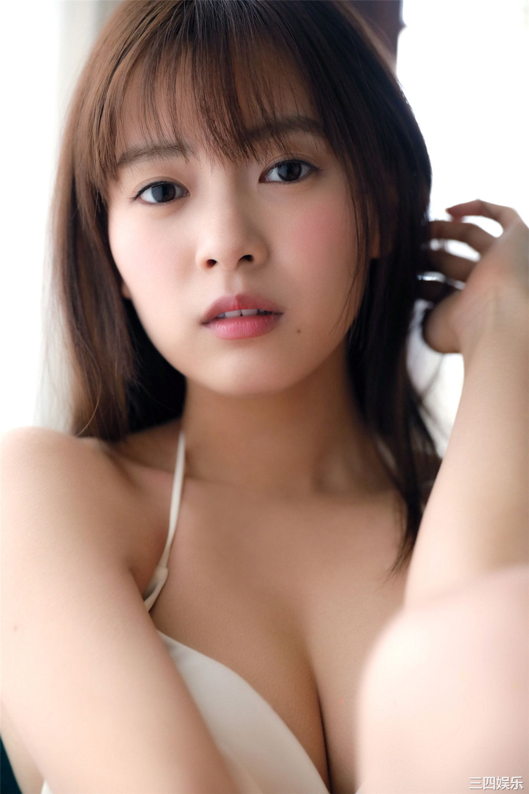 新条由芽写真集《キラめくヒロイン》高清全本