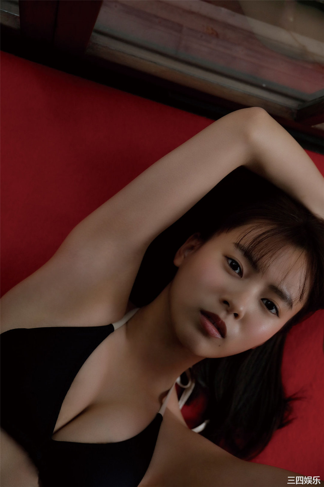 新条由芽写真集《キラめくヒロイン》高清全本