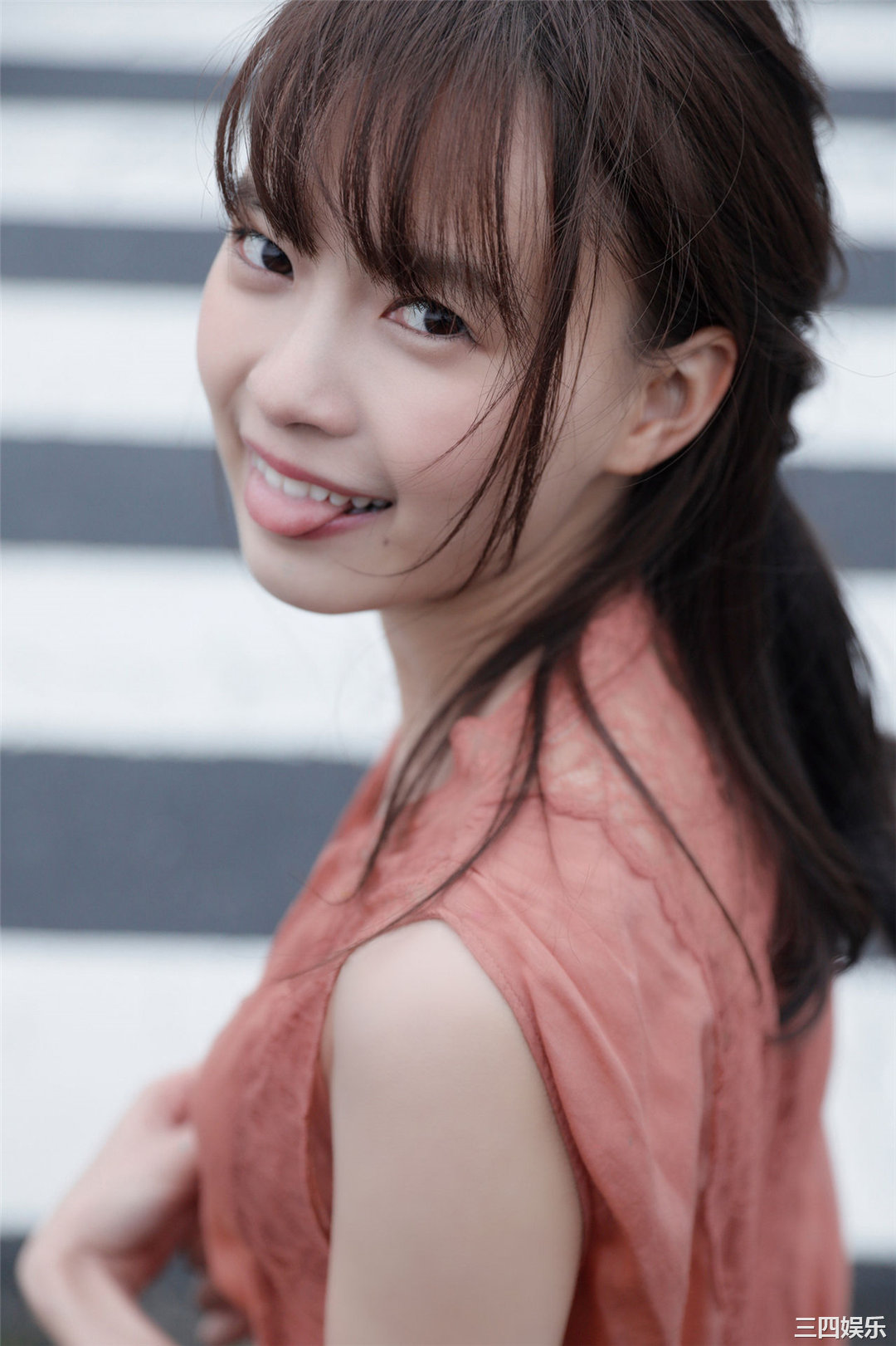 新条由芽写真集《キラめくヒロイン》高清全本