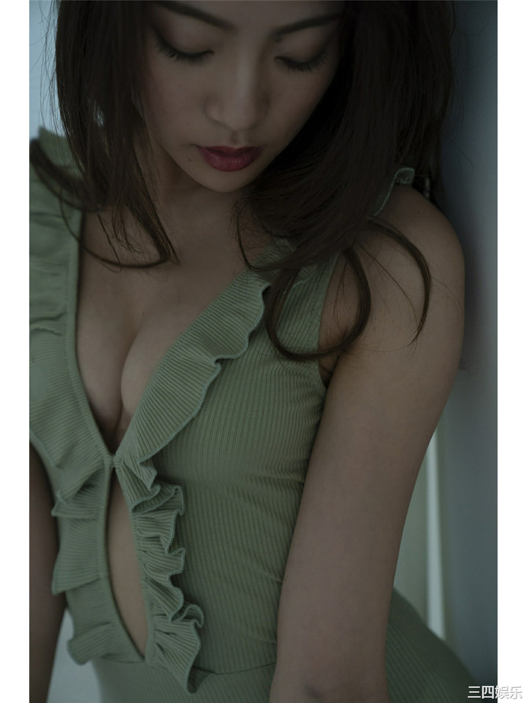 志田友美写真集《美脚天使は夢をみる》高清全本