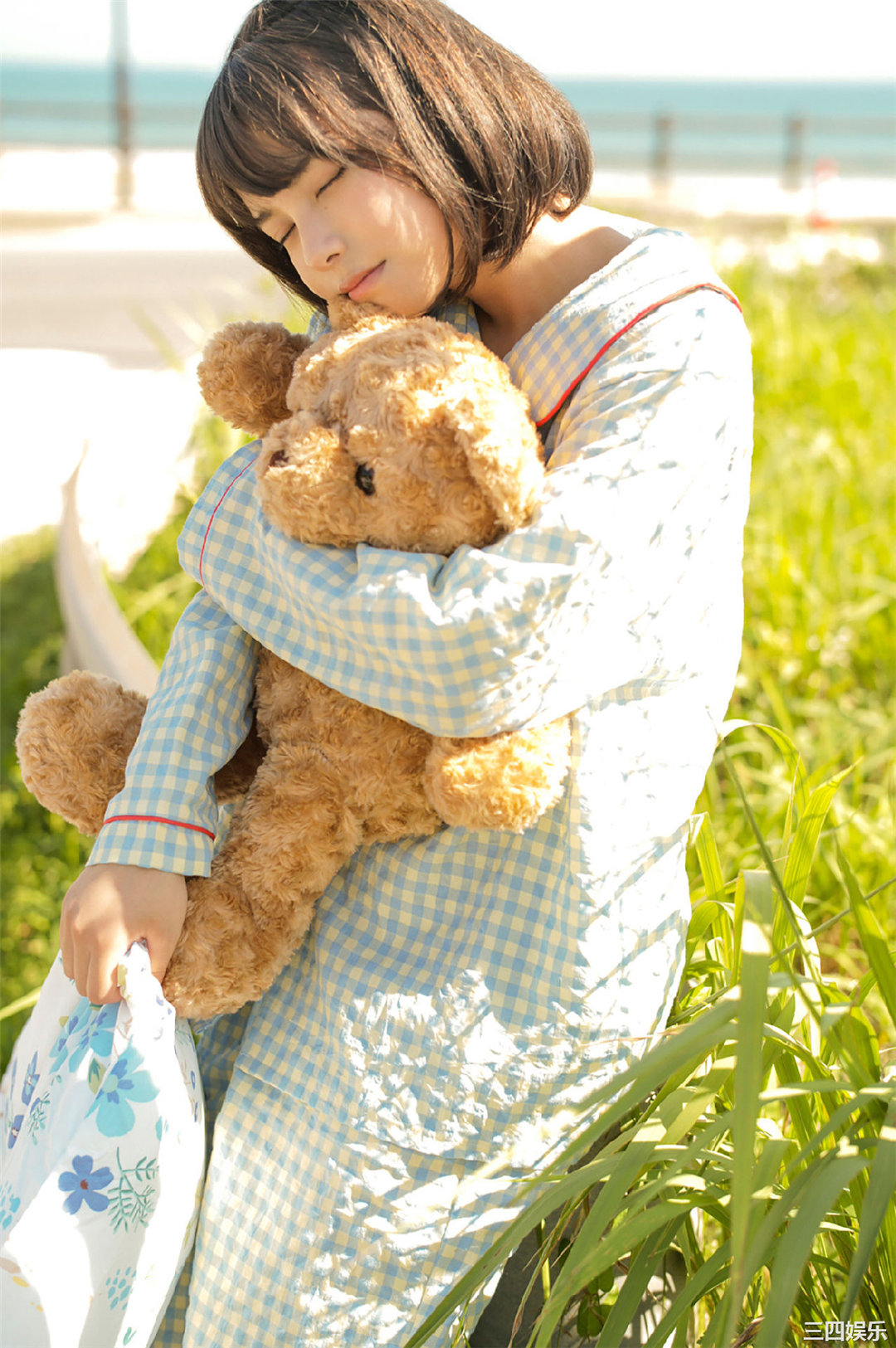 宫崎あみさ写真集《SLEEPING GIRL ～眠れる海の美少女～》高清全本